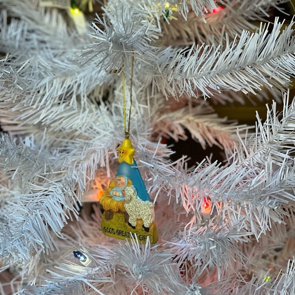 Nativity Christmas Tree Ornament - Picture 2 of 4